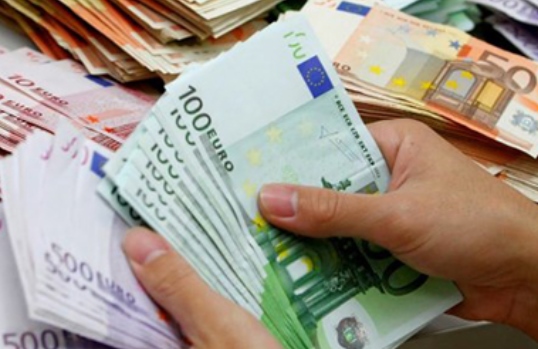Qetesohet tregu i kembimit: Euro po i rikthehet niveleve te parakrizes Covid
